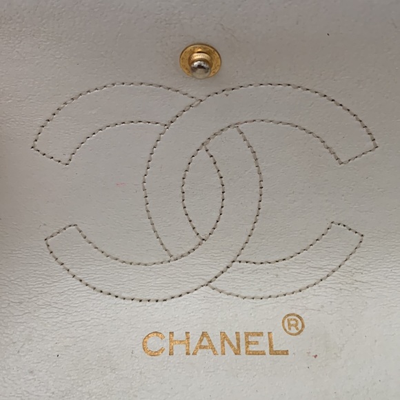 CHANEL classic flap Made In France iridescent pearl white leather gold hardware - Picture 8 of 16